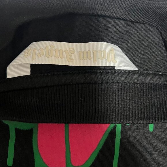 The Palm Angels Spray Heart Muscle Cropped Tee in size S is a stylish and trendy - Picture 3 of 3